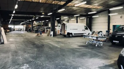 LOCAL D'ACTIVITÉ À VENDRE  POITIERS NORD ZI REPUBLIQUE 1  1 300 M² ATELIERS + 600 M² BUREAUX  IDÉAL PRODUCTION  LOGISTIQUE - Offre immobilière - Arthur Loyd
