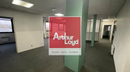Sens - Bureaux lumineux modulables à vendre  Accessibilité idéale et stationnements sur site - Offre immobilière - Arthur Loyd