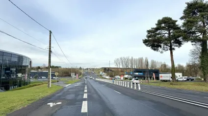 CHAMBRAY LES TOURS COMMERCE A LOUER 156 M² AXE N°1 VITRINES EN ANGLE - Offre immobilière - Arthur Loyd