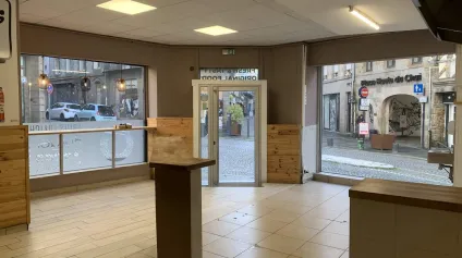 LOCAL COMMERCIAL 200 M² CENTRE VILLE ST BRIEUC - Offre immobilière - Arthur Loyd