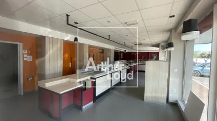 Vente investisseur - Local commercial de 235 m² loué - Emplacement stratégique dans zone commerciale dynamique à Agde - Offre immobilière - Arthur Loyd