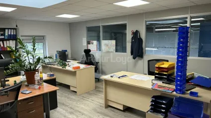 LOCAL D'ACTIVITE - ENTREPOT à VENDRE de 1100 m² - Offre immobilière - Arthur Loyd