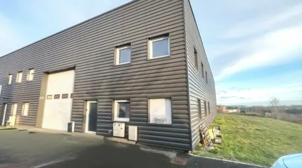 A vendre - Local d'activité avec bureaux de 360m2 - CITÉ AUTOMOBILE CROIX BLANDIN - Offre immobilière - Arthur Loyd