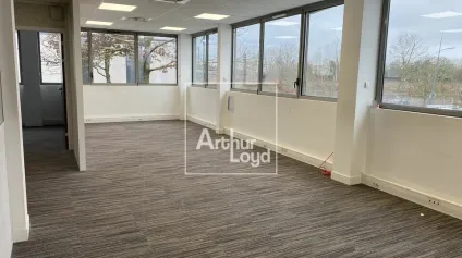 BUREAUX CLIMATISES A LOUER - GRIGNY - Offre immobilière - Arthur Loyd