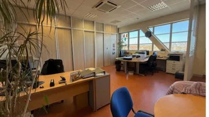 Bureaux à louer 202m2 à Beauvais - Offre immobilière - Arthur Loyd