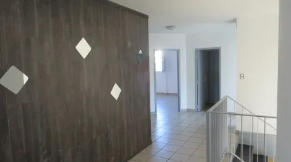 À LOUER : Bureaux au 1er étage d'un petit immeuble en R+1, avec accueil et possibilité petit stock au RDC - Offre immobilière - Arthur Loyd