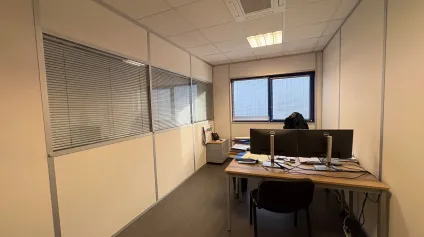 LA CHAPELLE SAINT MESMIN - BORDURE A71 - BÂTIMENT D'ACTIVITÉS MIXTE - BUREAUX & ENTREPÔT - ENVIRON 1&nbsp;296 m² - Offre immobilière - Arthur Loyd