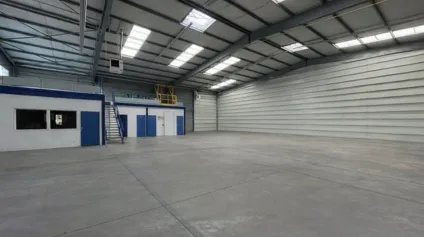 ENTREPÔT À LOUER AU COEUR DE LA ZI MARCEL DORET À CALAIS - Offre immobilière - Arthur Loyd