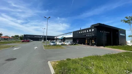 Cellule commerciale à louer à Cholet avec parking commun et espace aménagé - Offre immobilière - Arthur Loyd