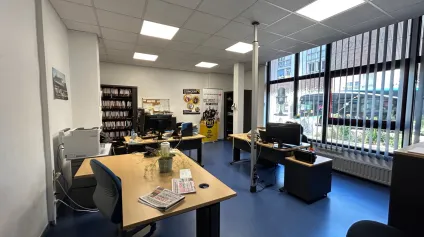 Location bureau 170 m2 à Saint-Nazaire proche gare avec grande vitrine - Offre immobilière - Arthur Loyd