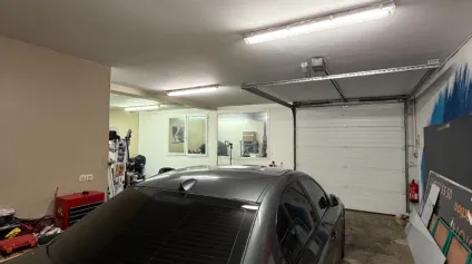 Local d'activité Zone sud 255m² avec porte sectionnelle - FAIBLE LOYER - Offre immobilière - Arthur Loyd