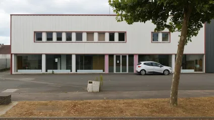 À VENDRE  Ensemble immobilier 2&nbsp;680 m²  Terrain 3&nbsp;500 m²  Acti Sud La Roche-sur-Yon  Forte visibilité & grand potentiel - Offre immobilière - Arthur Loyd