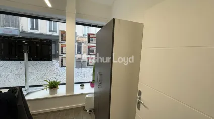 Cellule commerciale Angle de rue, idéale Services - Offre immobilière - Arthur Loyd
