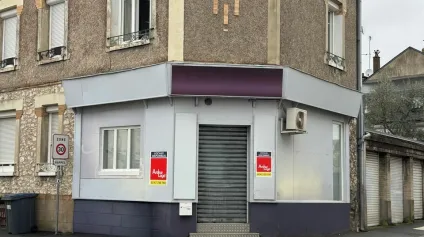 TOURS VELPEAU COMMERCE A LOUER 40 M² ANGLE AVEC CAVES ET CLIMATISATION - Offre immobilière - Arthur Loyd