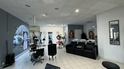 TOURS NORD COMMERCE A VENDRE 90 M² IDEAL SERVICES OU ACTIVITES MEDICALES - Offre immobilière - Arthur Loyd