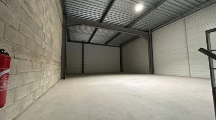 Locaux d'activité et bureaux à louer - 1000 m2 env.- Saint Cyprien - Offre immobilière - Arthur Loyd