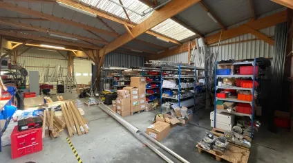 A LOUER LOCAL D'ACTIVITE ET BUREAUX DE 370m² PLOERMEL - Offre immobilière - Arthur Loyd