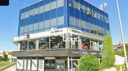 A LOUER LOCAL COMMERCIAL DE 845M² ERP DE PLEIN PIED A SAINT LAURENT DU VAR CAP 3000 - Offre immobilière - Arthur Loyd