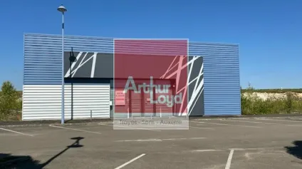 MIGENNES - Local commercial en excellent état dans zone commerciale - Offre immobilière - Arthur Loyd