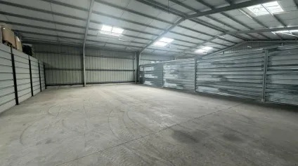 SAINTE MAURE DE TOURAINE LOCAL A LOUER 240 M² - Offre immobilière - Arthur Loyd