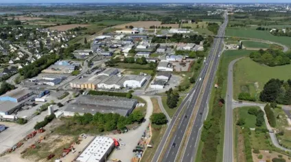 LOCAL COMMERCIAL 750 M² THEIX NOYALO - Offre immobilière - Arthur Loyd