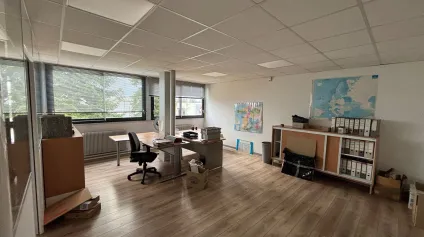A LOUER - BUREAUX 216M2 DIVISIBLE- SENLIS - Offre immobilière - Arthur Loyd