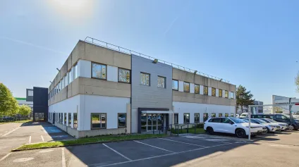 Locaux mixtes à louer à Nanterre grande vitrine et visibilité A86 - Offre immobilière - Arthur Loyd