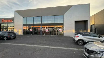 LOCAL COMMERCIAL à VENDRE de 715 m² - Offre immobilière - Arthur Loyd