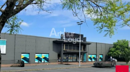 CHATEAUROUX / ST MAUR CAP SUD - A LOUER - LOCAL COMMERCIAL de 1&nbsp;837 m² - Offre immobilière - Arthur Loyd