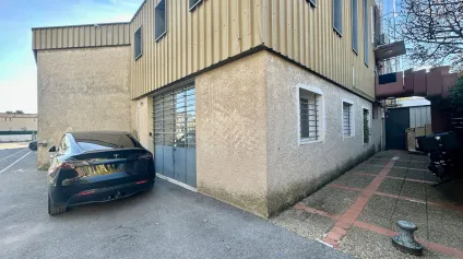 Local mixte de plain pied à louer sur VENELLES - Offre immobilière - Arthur Loyd