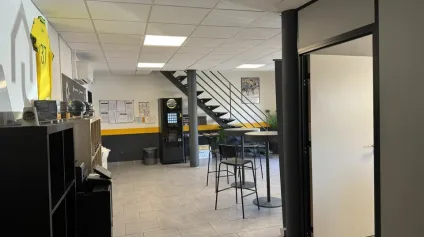 TOURS SUD JOUE CUGNOT PROCHE PERIPHERIQUE - A VENDRE LOCAL D'ACTIVITES RENOVE 565 M² - Offre immobilière - Arthur Loyd