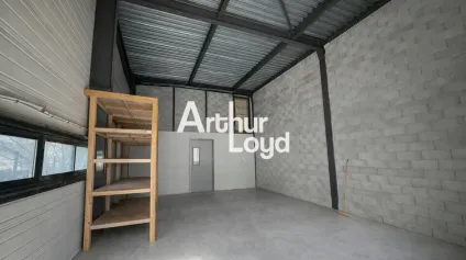 Location locaux 90 m² Fréjus - Emplacement stratégique proche A8 - Offre immobilière - Arthur Loyd