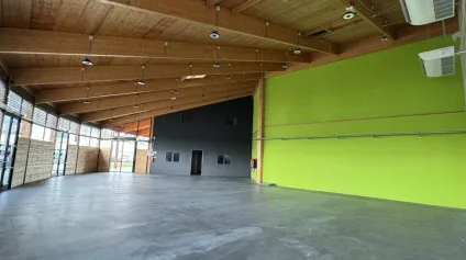 SAINT-CYR-SUR-LOIRE SUR AXE LOCAL COMMERCIAL A LOUER 314 M² - Offre immobilière - Arthur Loyd