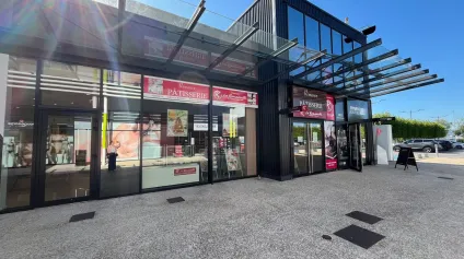 A LOUER - SAINT MAXIMIN - LOCAL COMMERCIAL - 113 M2 - Offre immobilière - Arthur Loyd