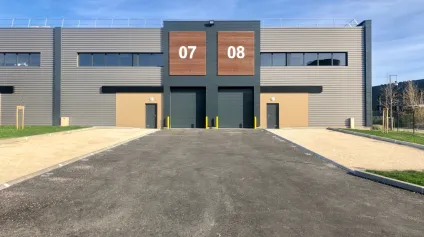 Locaux d'activites neufs a vendre ou à louer sur MEYREUIL en bordure de D6 - Offre immobilière - Arthur Loyd