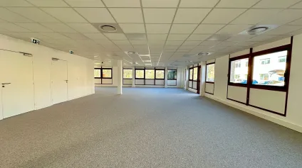 BUREAUX À VENDRE ENTIÈREMENT RÉNOVÉS MEYREUIL - Offre immobilière - Arthur Loyd