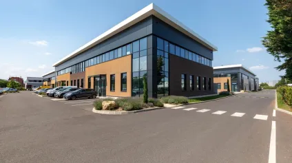 Locaux d'activité à louer à GENNEVILLIERS 92230 - Offre immobilière - Arthur Loyd