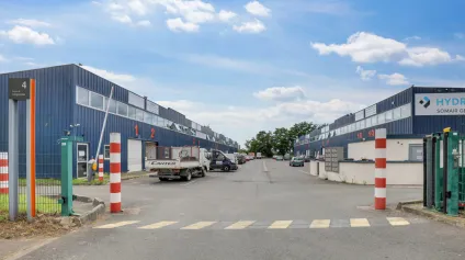 Locaux d’activité à louer à Chilly-Mazarin site sécurisé et accès poids lourds - Offre immobilière - Arthur Loyd