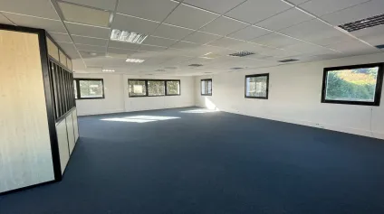 BUREAUX À LOUER-566 M2 DIVISIBLE-PROCHE ZONE ATLANTIS - Offre immobilière - Arthur Loyd