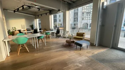 POSTES A LOUER PLACE VIARME - Offre immobilière - Arthur Loyd