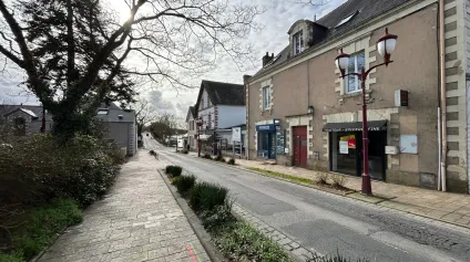 Local commercial à louer à Sucé-sur-Erdre centre ville avec vitrine visible - Offre immobilière - Arthur Loyd
