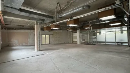 Cellule commerciale de 400 m² à louer / TOURS CENTRE Champ Girault - Offre immobilière - Arthur Loyd