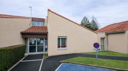 VENTE D'UN IMMEUBLE DE BUREAUX DIVISIBLE SUR PARTHENAY - Offre immobilière - Arthur Loyd
