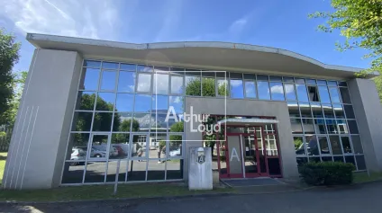 BUREAUX EN REZ DE CHAUSSEE A LOUER GIERES 58M² AVEC PARKING - Offre immobilière - Arthur Loyd