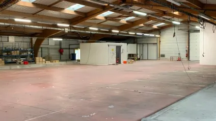 Local d'activités 1812 m² avec bureaux - agglomération Ouest d'Angoulême - Offre immobilière - Arthur Loyd