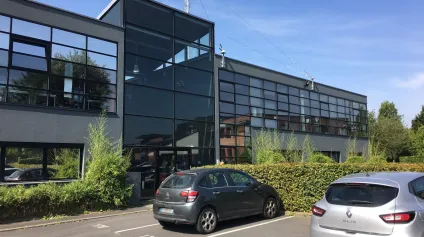 Bureaux aménagés et cloisonnés avec parking - Accessibilité métro à 500 m - Offre immobilière - Arthur Loyd