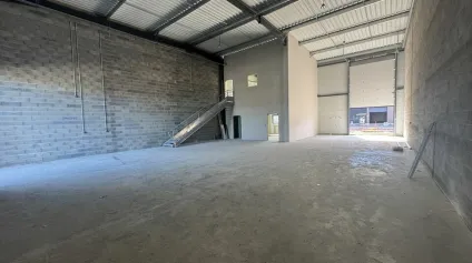 TOURS SUD EST ESVRES / INDRE A85 D943 - LOCAUX D'ACTIVITÉS DE 286,10 M² - PARKINGS - Offre immobilière - Arthur Loyd