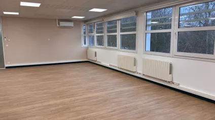 Plateau de bureaux de 287 m² à louer à Amiens sud - Espace moderne avec parkings et ascenseur - Offre immobilière - Arthur Loyd