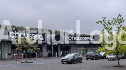 Local commercial à louer - 1&nbsp;600 m² divisibles au coeur de la zone Auchan Lys-lez-Lannoy / Leers, emplacement n°1 - Offre immobilière - Arthur Loyd