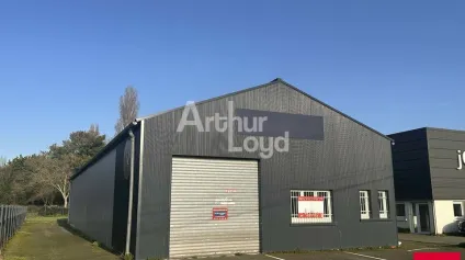 AU BORD D'UN AXE PASSANT AVEC VISIBILITE - Offre immobilière - Arthur Loyd